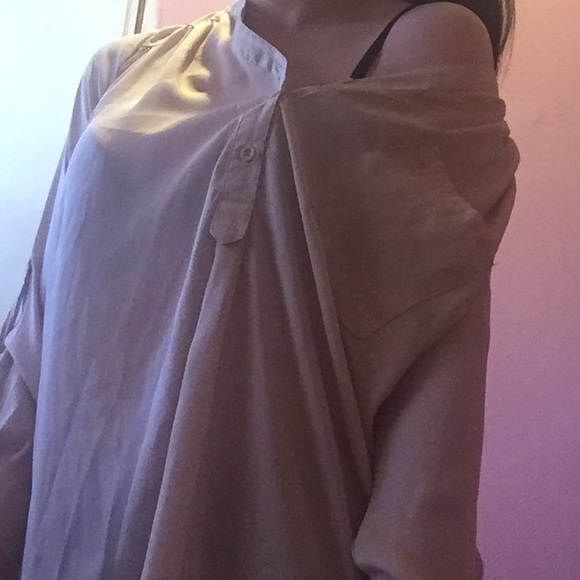 A blouse - Picture 3 of 3